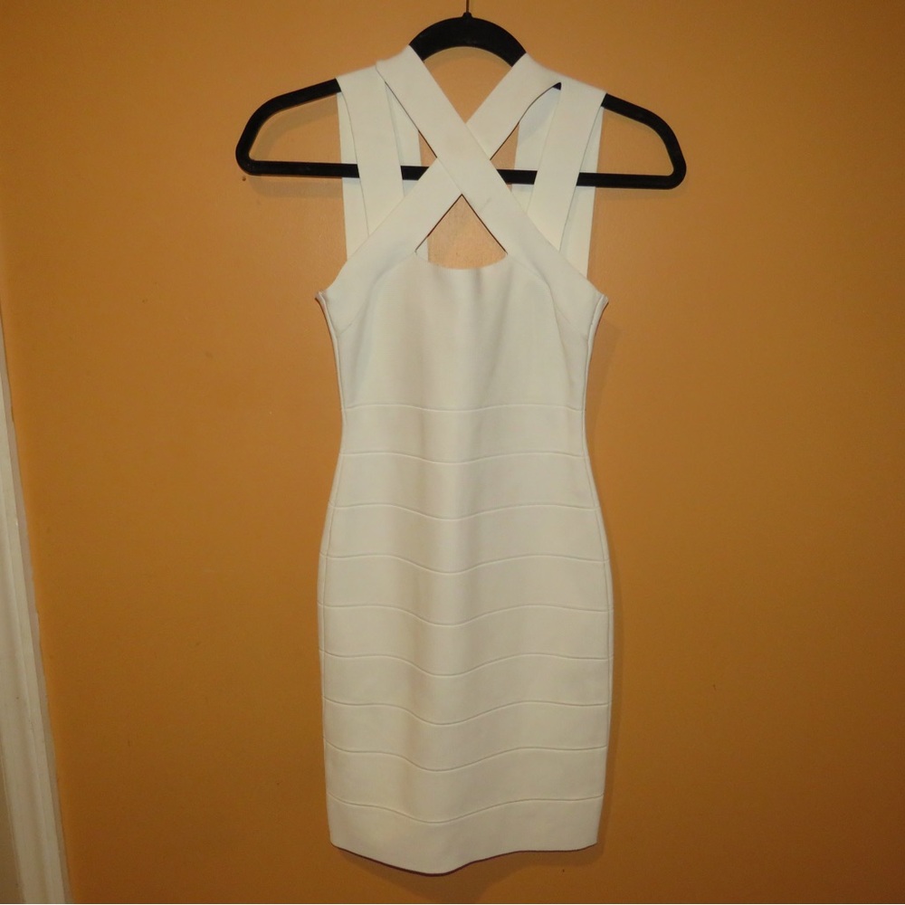 Elegant White Sleeveless Dress